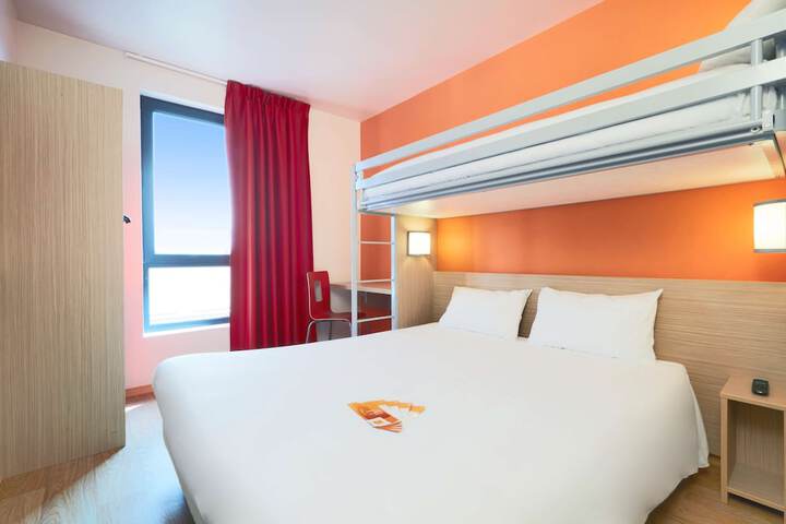 Room 9 of 31
