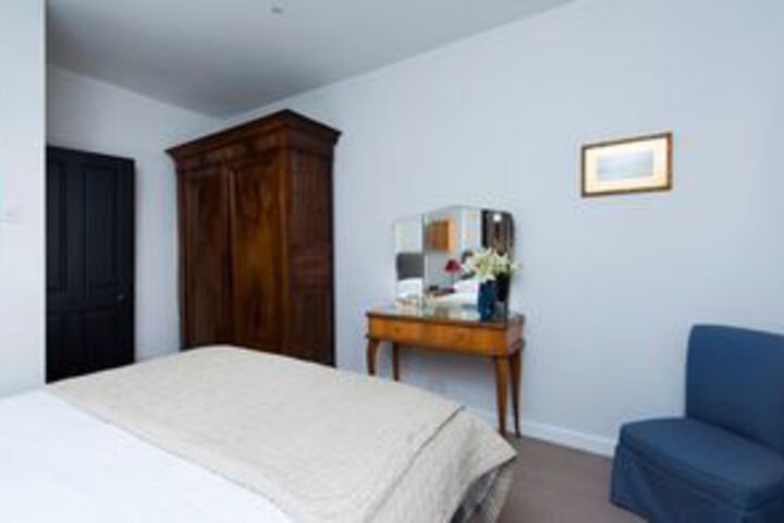 Room 11 of 27