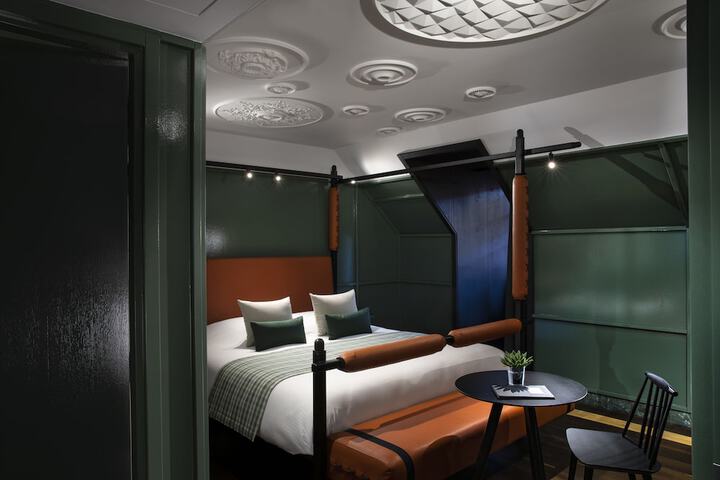 Room 15 of 100