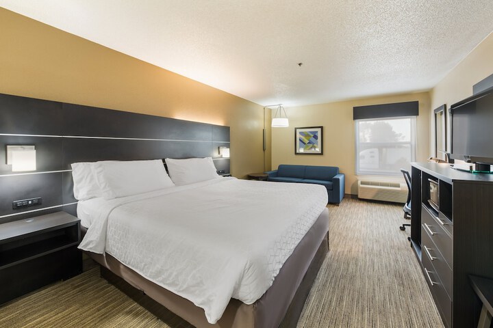 Room 12 of 62