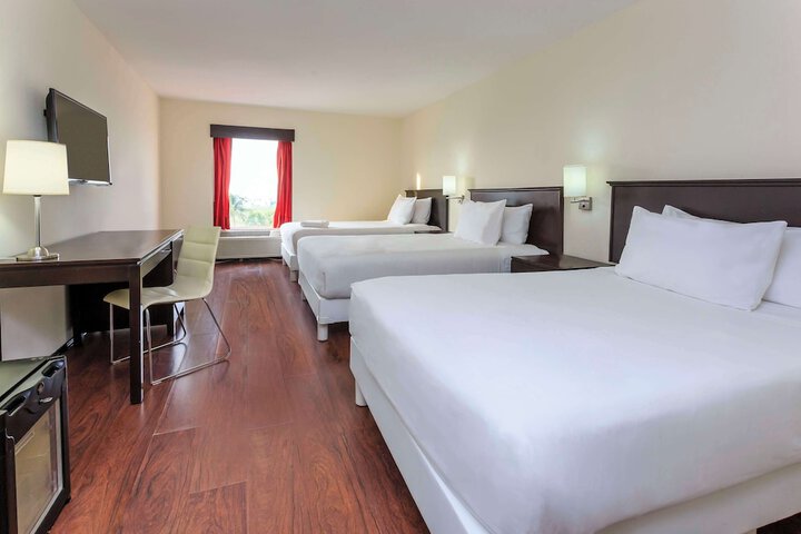 Room 10 of 42