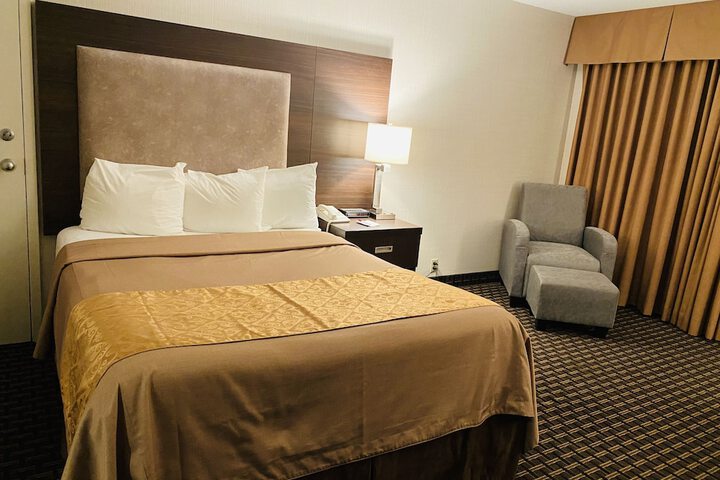 1 Queen Bed Park View (18 of 23)