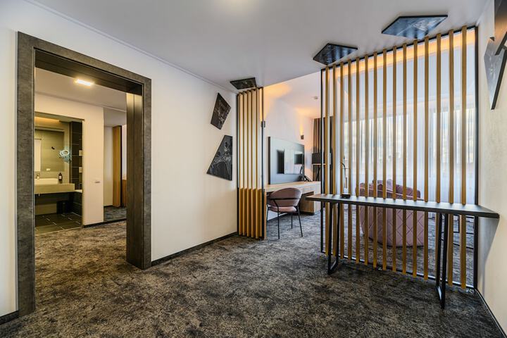 Room 32 of 131