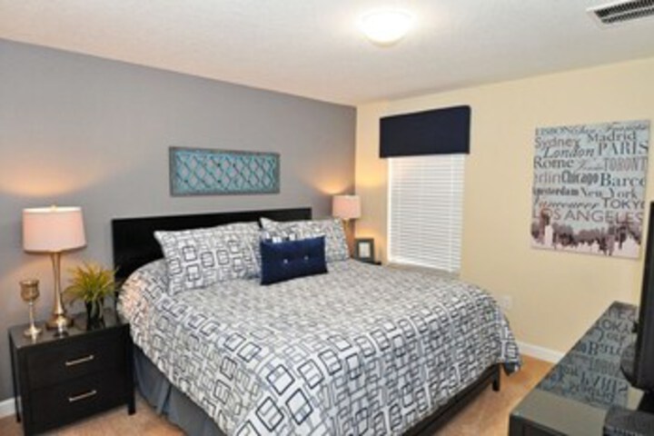 Room 12 of 25