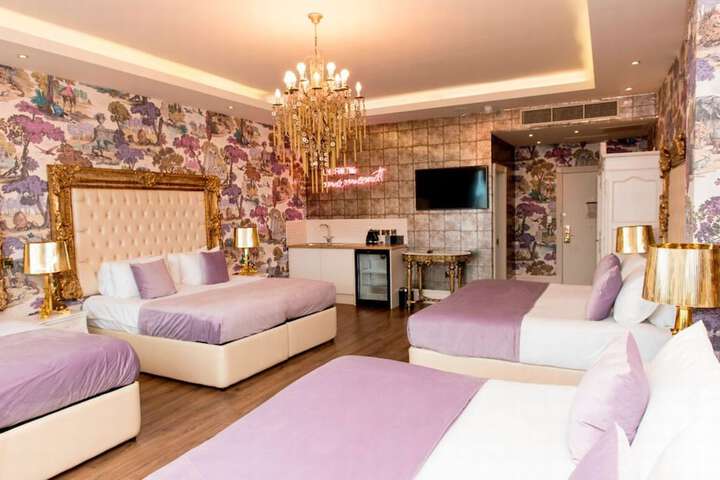 Room 93 of 194