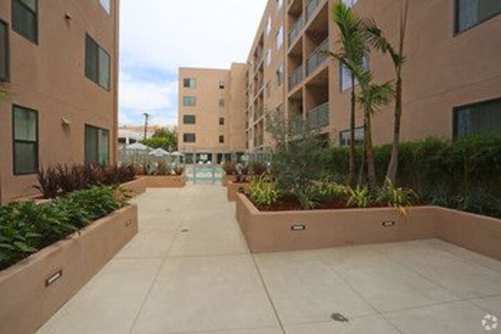 Property Grounds 34 of 38