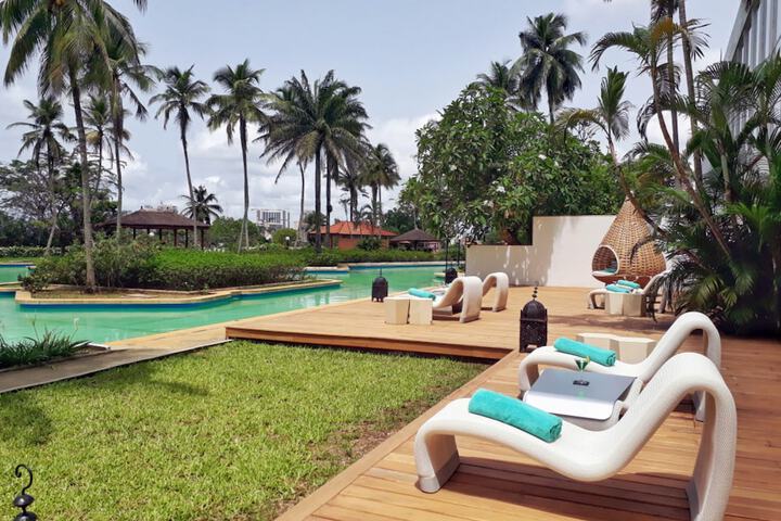 Hotel Pool