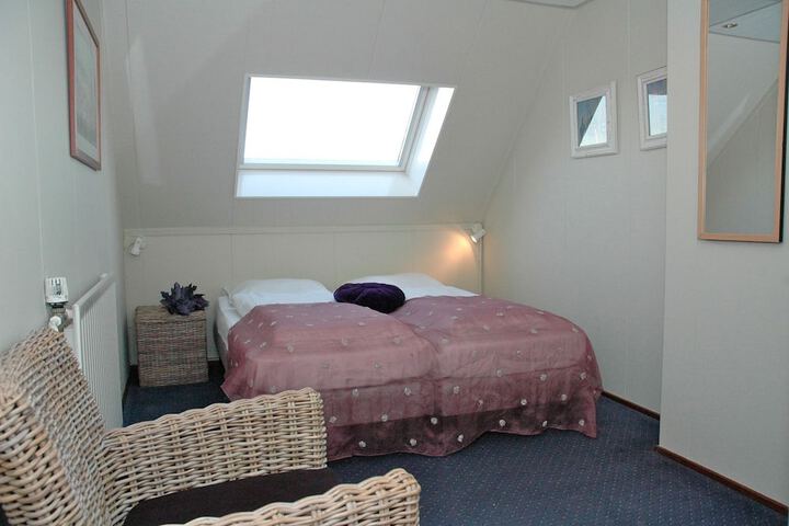 Room 12 of 36
