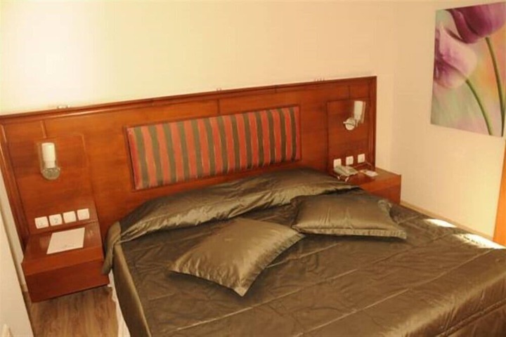 Room 5 of 64