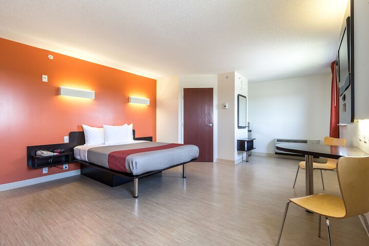 1 Queen Bed (26 of 48)