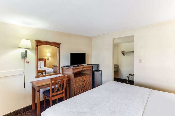 Room 9 of 30