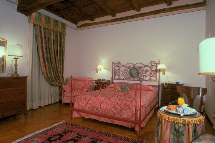 Room 6 of 66