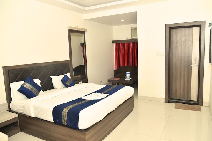 Room 7 of 11