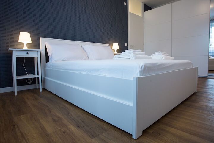 Room 4 of 28