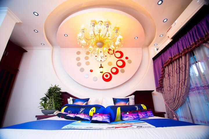 Room 30 of 230