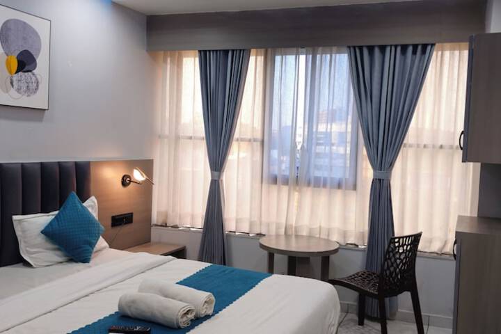 Room 12 of 18