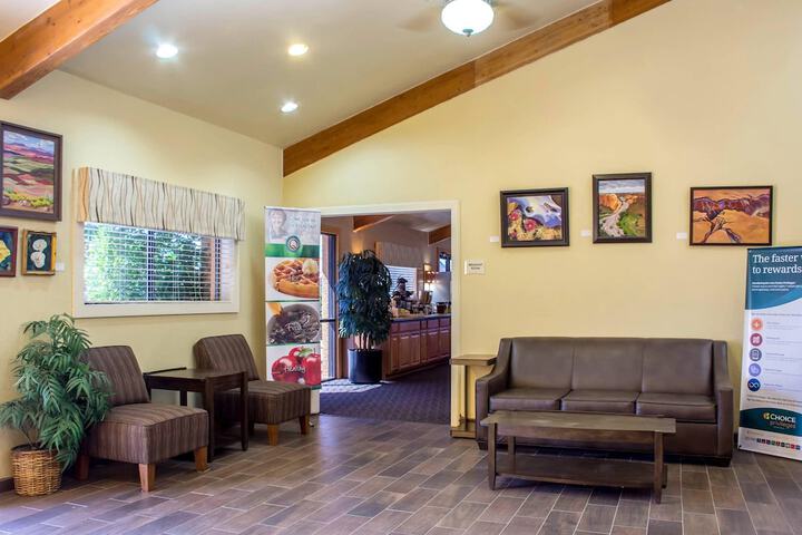 Entrance & Lobby