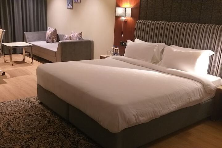 Room 6 of 50