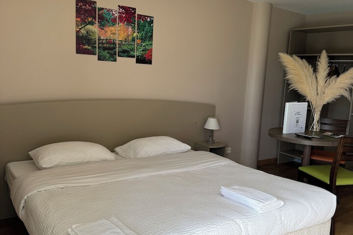 Room 6 of 48