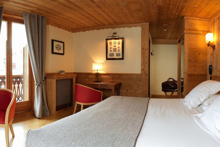 Room 6 of 33