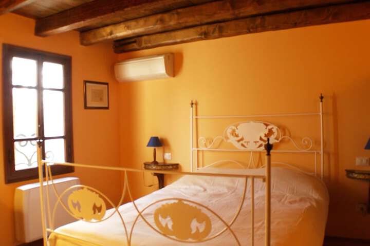 Room 4 of 38