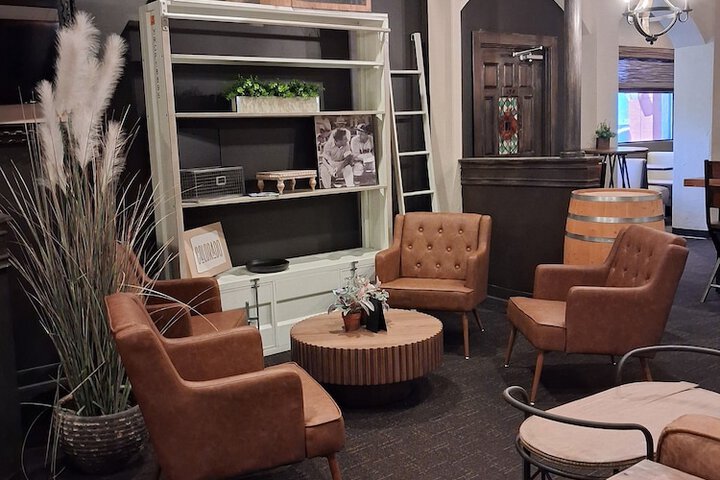 Lounge 74 of 90