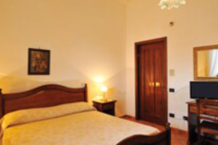 Room 17 of 31