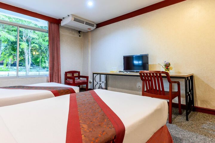 Room 4 of 16