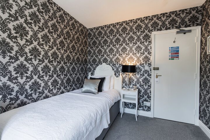 Room 13 of 69