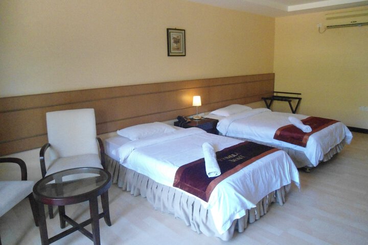 Room 4 of 32