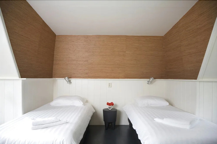 Room 2 of 20