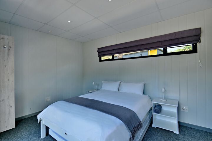 Room 9 of 28