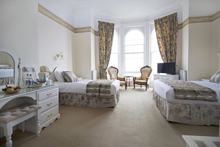 Room 13 of 74