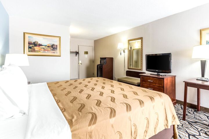 1 King Bed (3 of 15)