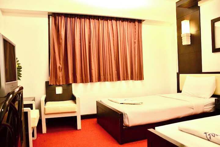Room 6 of 38