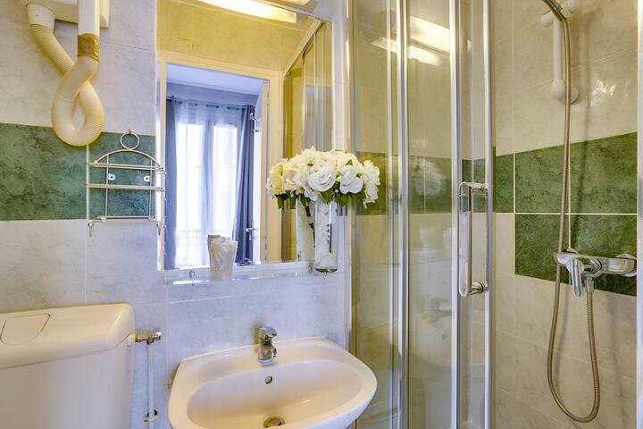 Room 15 of 25