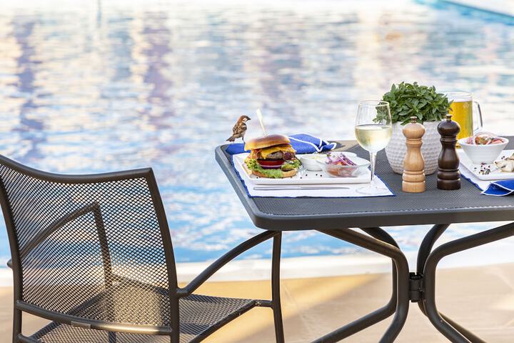 Pool Hotel