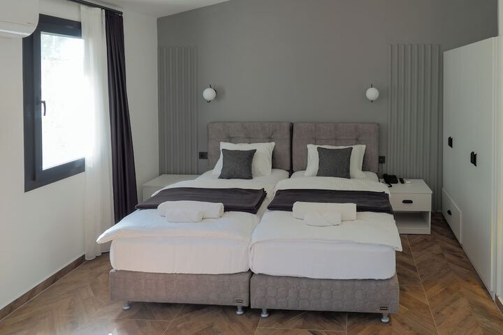 Room 33 of 71