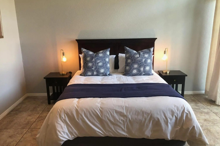 Room 6 of 16