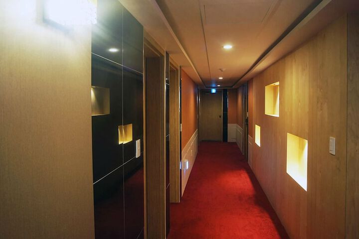 Ballroom/Hall 12 of 15