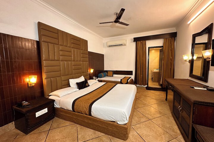 Room 6 of 37