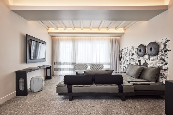Room 100 of 168