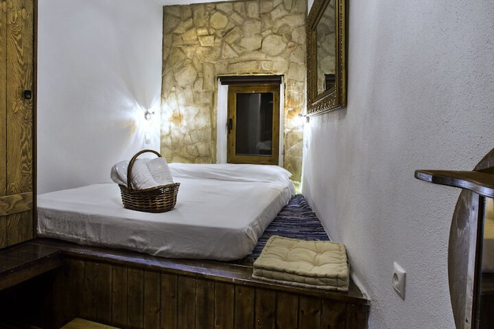 Room 3 of 29