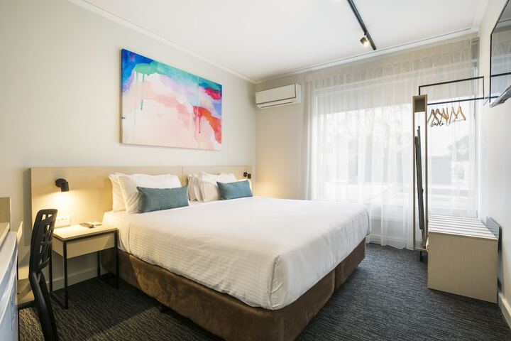 Room 4 of 32