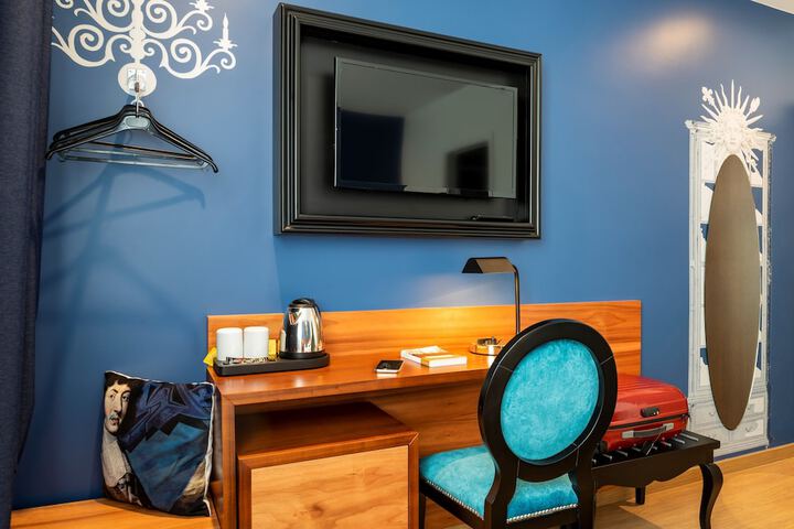 Room 7 of 27