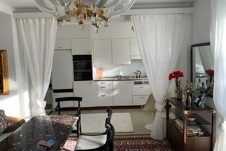 Room 4 of 12