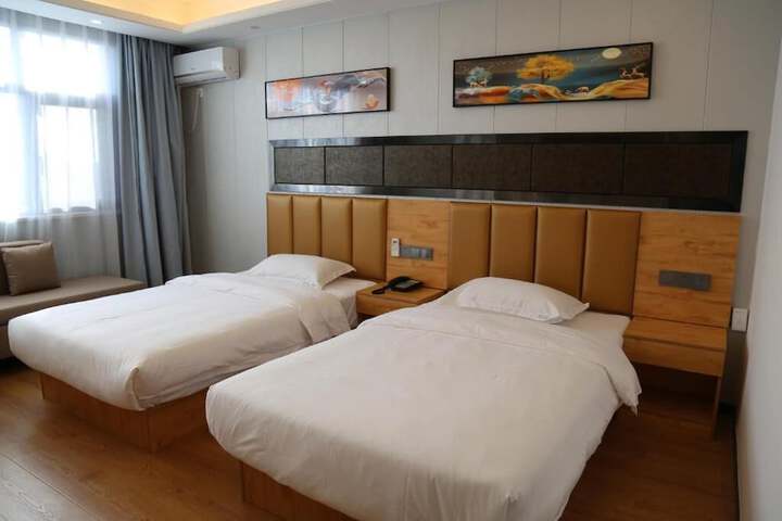 Room 5 of 20