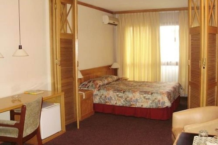 Room 8 of 33