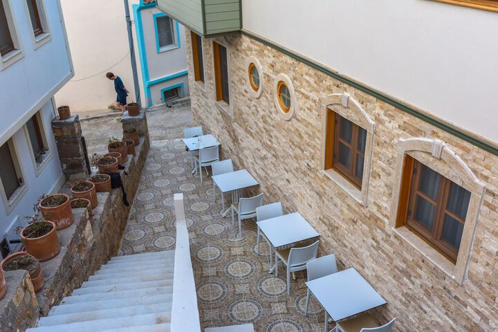 Hotel Exterior 43 of 50
