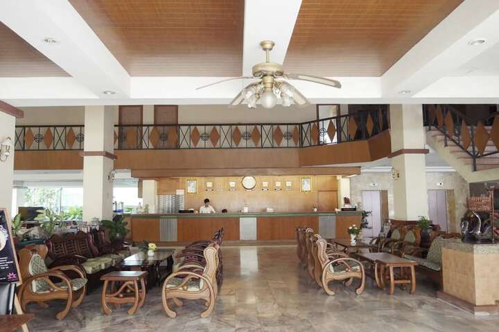 Entrance & Lobby